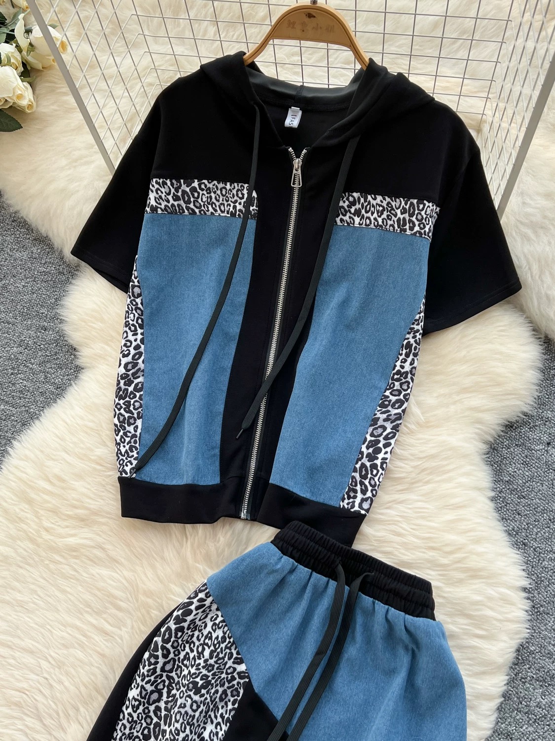 On the front line set DTP159 images